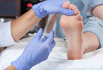 Image of treating Foot with Platelet rich plasma therapy, Socal foot Ankle Doctors, Heel pain treatment Los Angeles