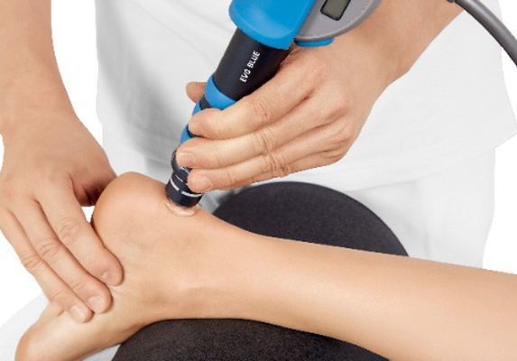 Image of giving the shockwave therapy treatment, Socal Foot Ankle Doctors, Shockwave therapy Los Angeles